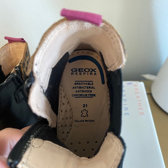 Geox Booties toddler 5.5 - Picture 2 of 2